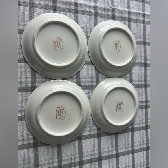 Set of 4 vintage PORCELAINE LIMOGES FRANCE PLATES. - Picture 2 of 4